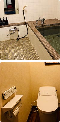 大きめの浴槽を備えた２つの浴室。鍵付きなのでプライベートバスとしてご利用いただけます。 / 清潔なウォシュレットトイレを全てのトイレに完備